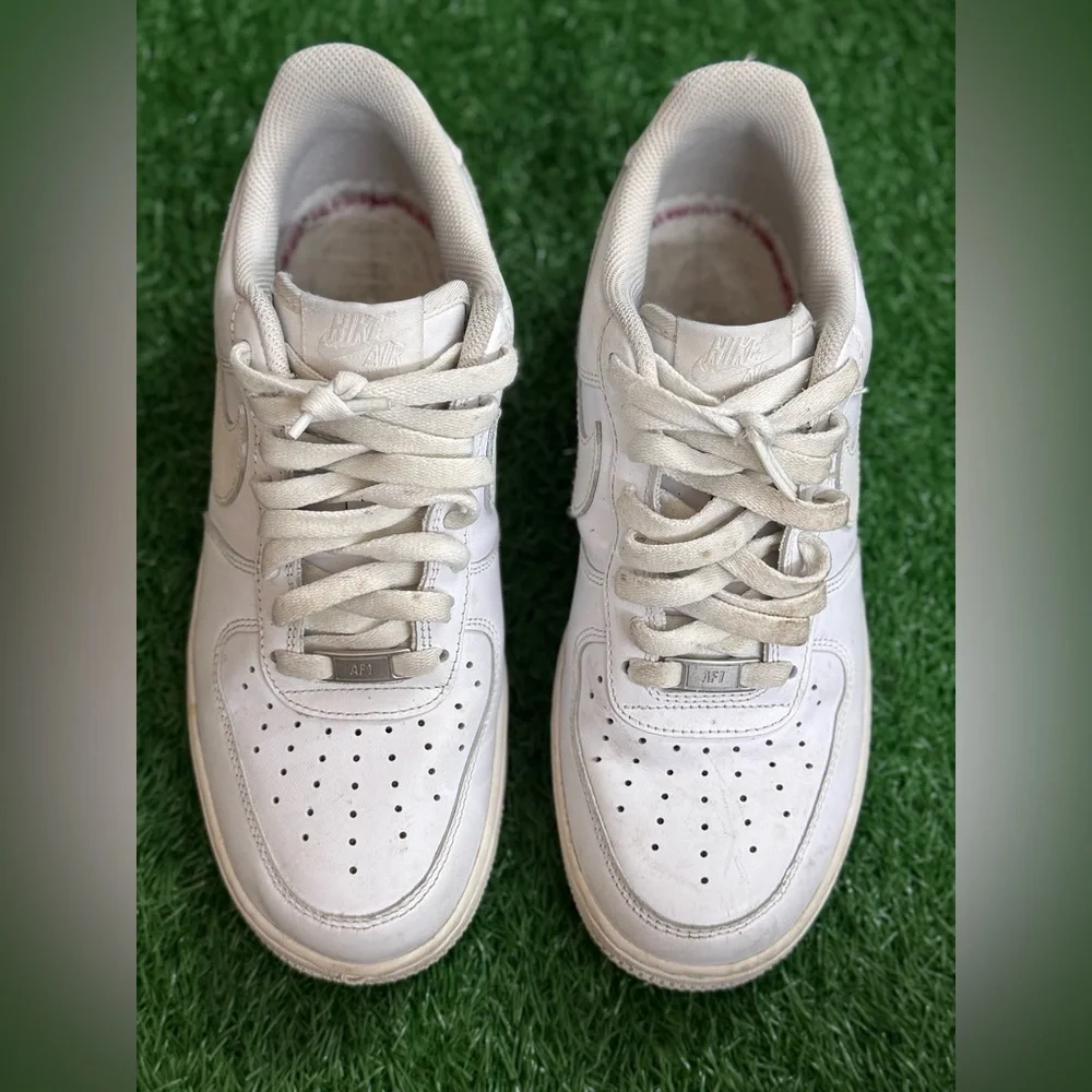 Nike Men’s Air Force 1 Sneakers Size 8